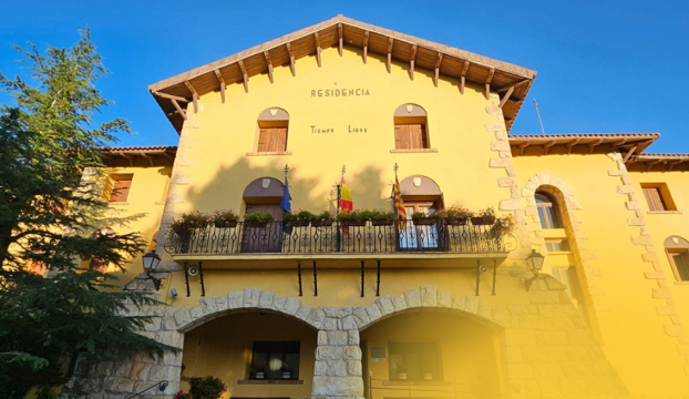 Fachada de la Residencia de Tiempo Libre Orihuela del Tremedal